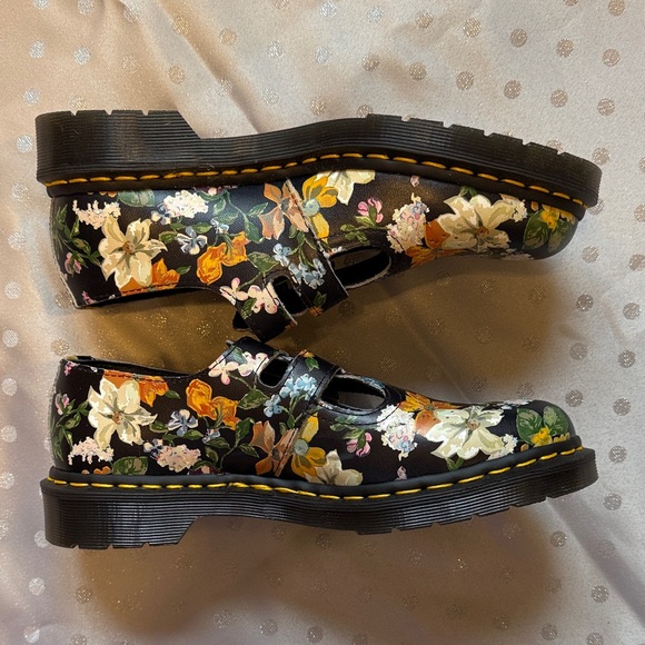 NWOT! Dr. Martens Darcy Black Leather Floral Size 8 Double-Buckle Mary Janes - Picture 8 of 16